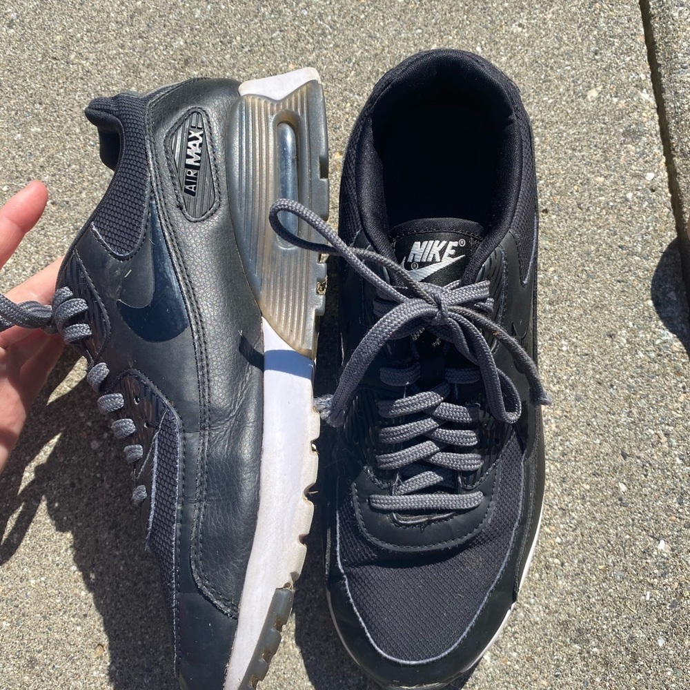 NIKE air max woman’s, size 8.5